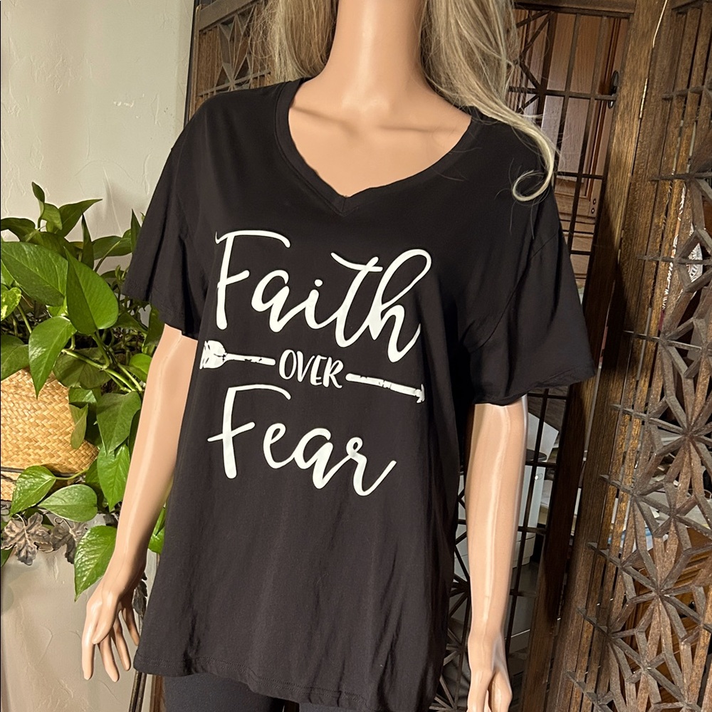 NWOT “FAITH OVER FEAR” TSHIRT XL